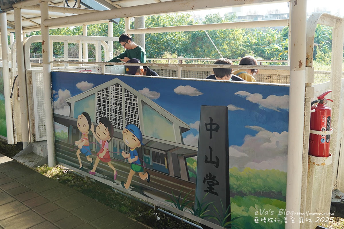 高雄五分車車身彩繪：中山堂歷史建築圖樣