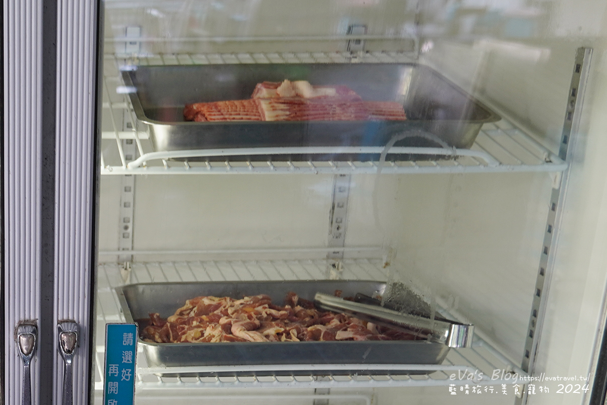 培根與豬肉片生食特寫圖