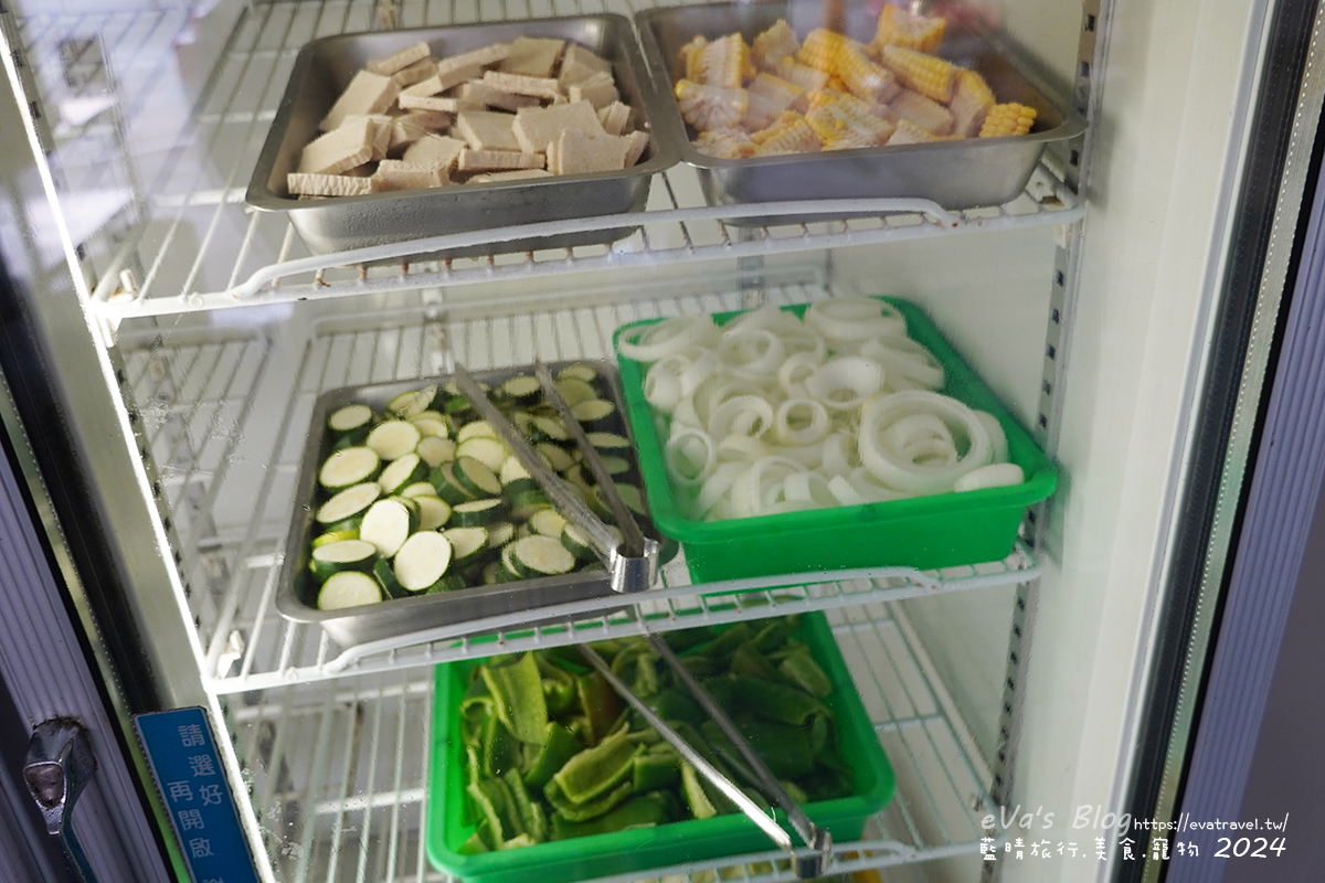 百頁豆腐、櫛瓜、洋蔥等烤蔬菜特寫照