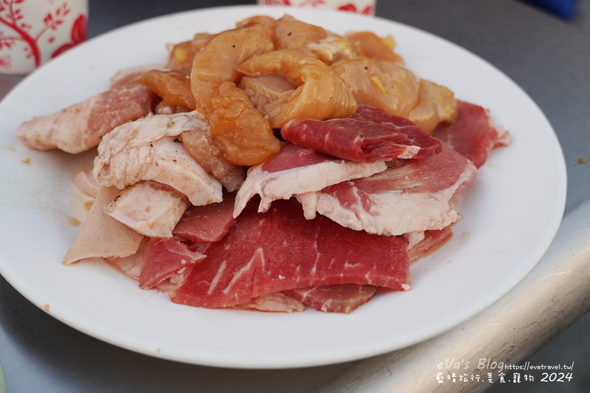 牛肉片、鹹豬肉與秘醃雞肉食材特寫