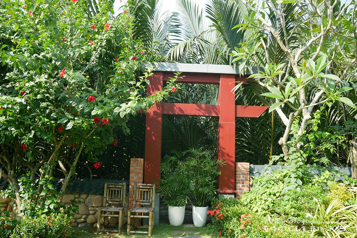 Le Pavillon Hoi An 庭園造景內的日式小鳥居