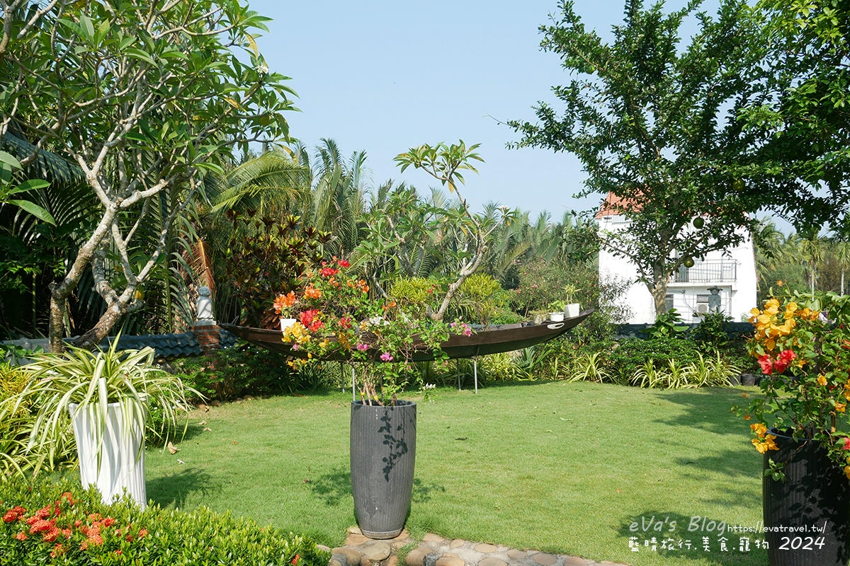 Le Pavillon Hoi An 庭園造景擺設的木船裝飾