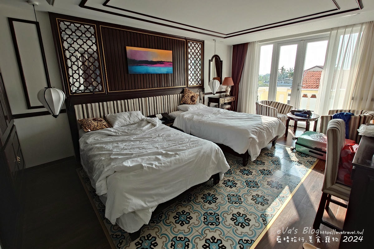 Le Pavillon 雙人房白天自然採光呈現的舒適景象