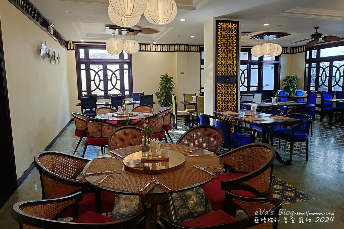 Le Pavillon 餐廳內多人圓桌用餐區空間展示