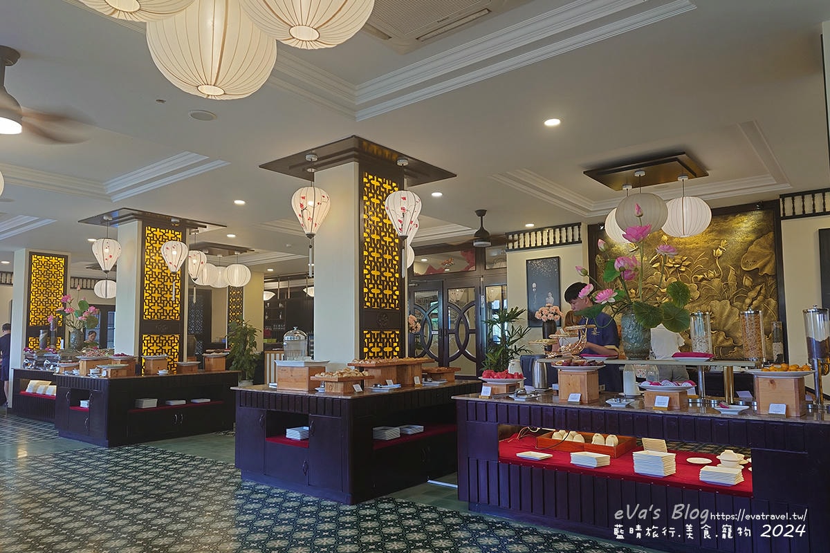 越南會安 Le Pavillon 飯店自助式早餐區全景，擺設井然有序