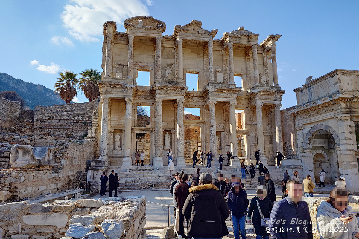 塞爾蘇斯圖書館（Celsus Library）宏偉全景，古羅馬最美圖書館建築