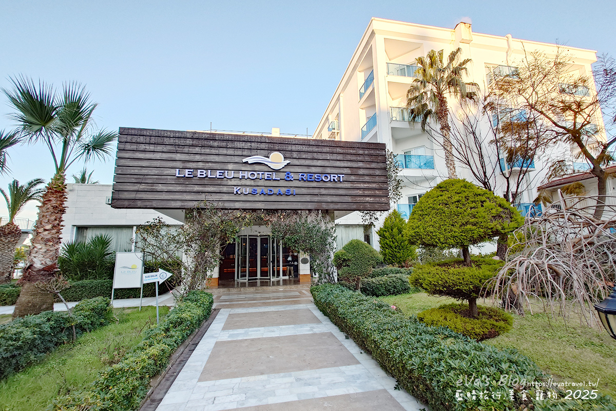 【土耳其蜜月旅遊】Le Bleu Hotel & Resort 庫薩達斯藍色酒店及度假村|希臘式海濱度假體驗,一覺醒來擁抱愛琴海。土耳其住宿 - 第2張圖
