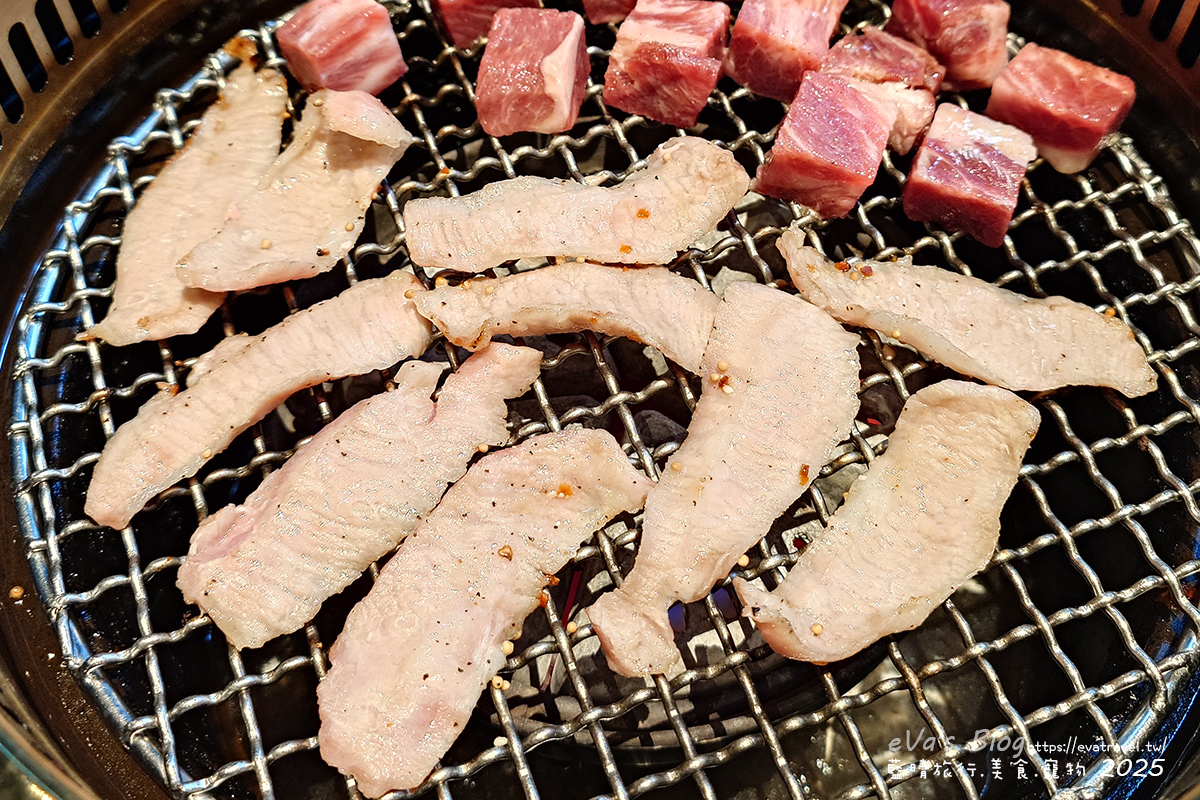 【台中燒肉推薦】茶六燒肉堂 新朝富店|你是肉控嗎?快來!這裡是肉食者天堂,服務好、套餐肉品豐富、可愛怪物雪花冰。台中燒烤 - 第31張圖