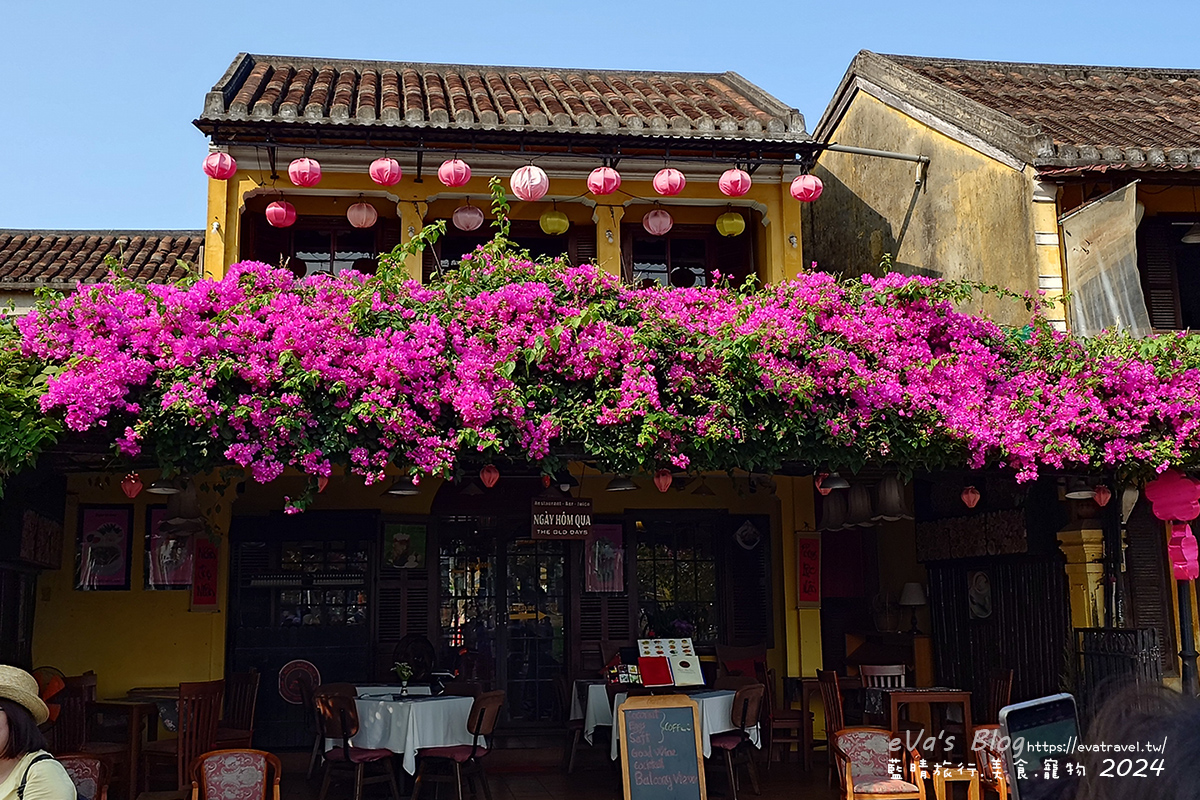 會安古鎮花草覆牆的浪漫餐廳外觀