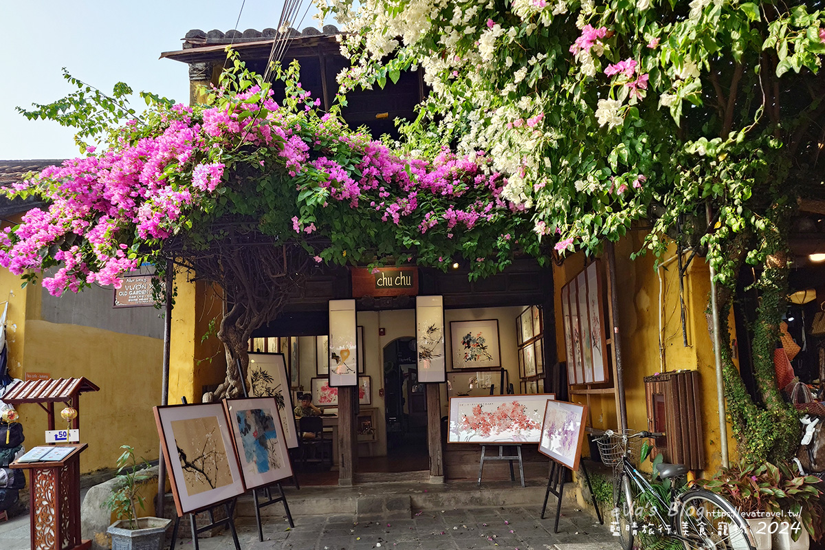 會安古鎮花草圍繞的畫作藝品店