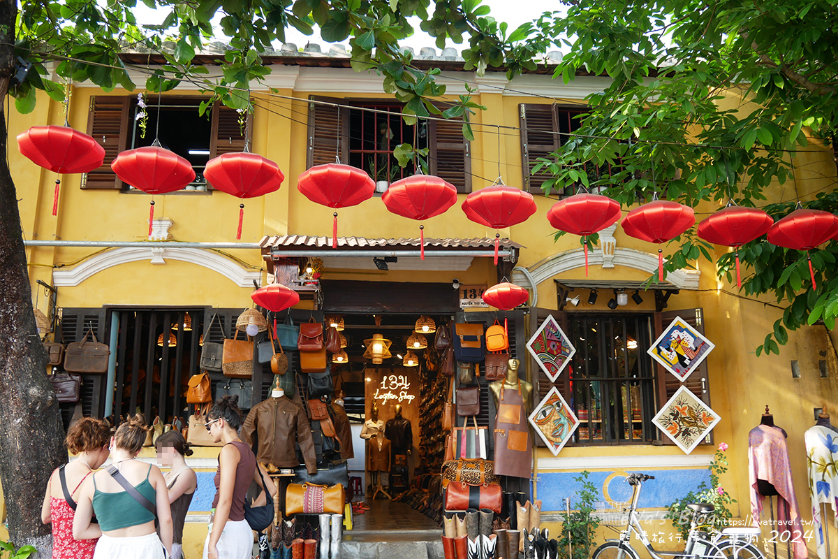 會安古鎮紅燈籠皮件與皮衣店鋪