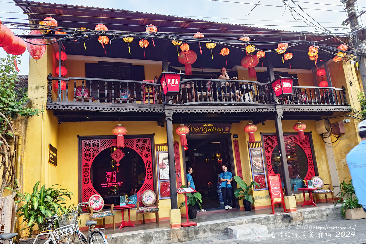 會安古鎮紅燈籠裝飾的餐廳外觀1