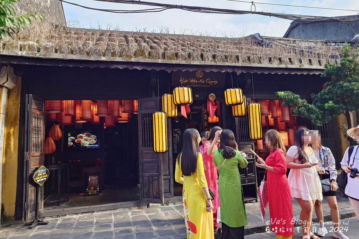 會安古鎮紅燈籠裝飾的餐廳外觀2