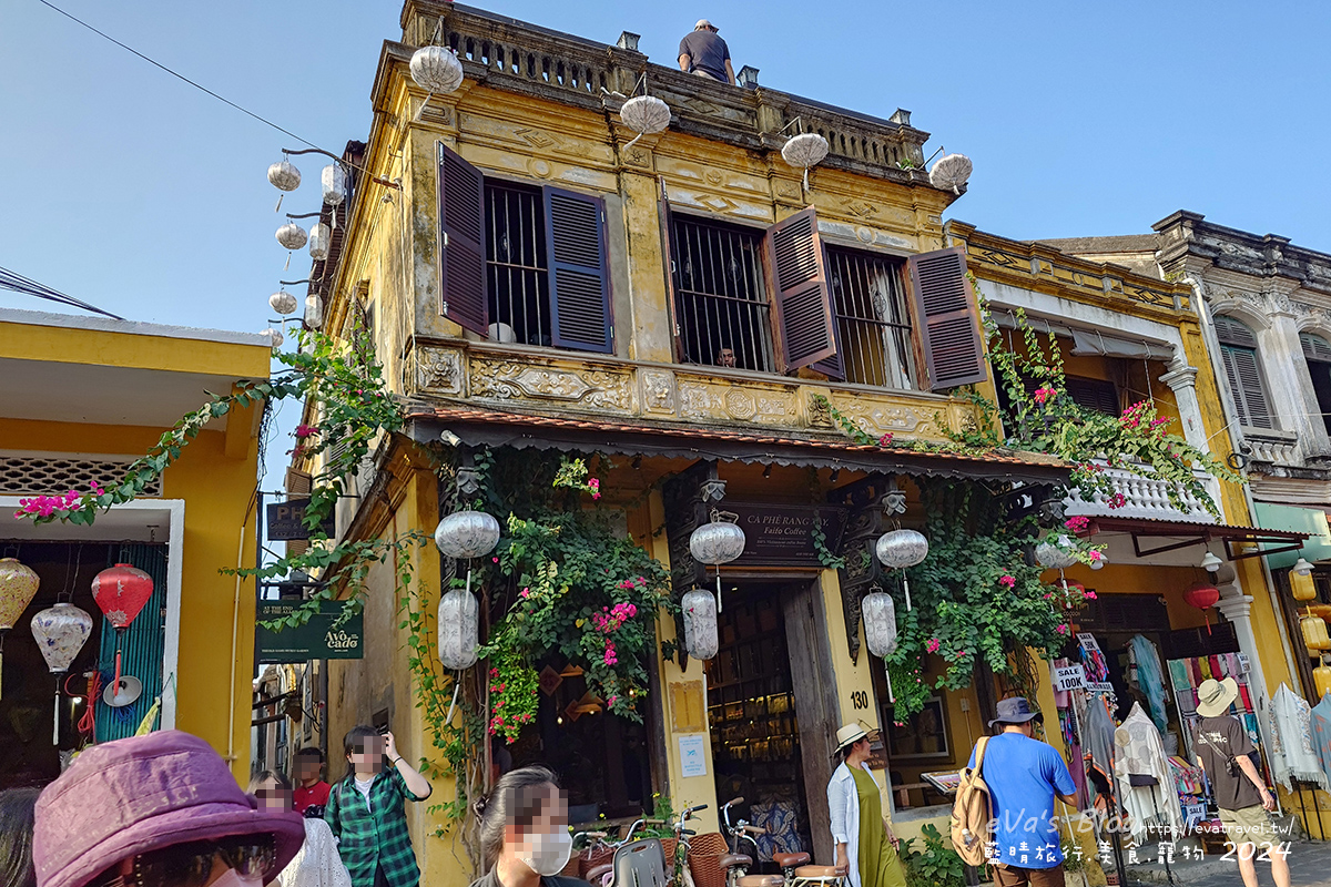 會安古鎮黃色與白色燈籠建築街景