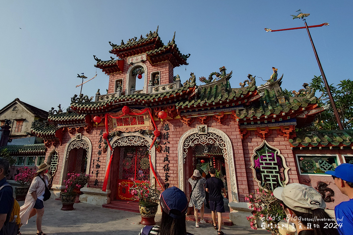 會安古鎮福建會館鮮紅色牌坊1