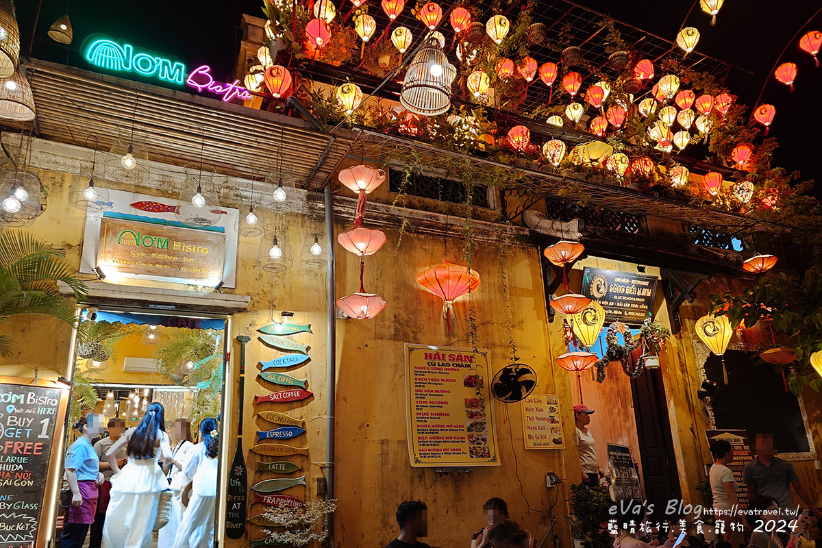 會安古鎮燈籠映照的河畔餐廳建築1