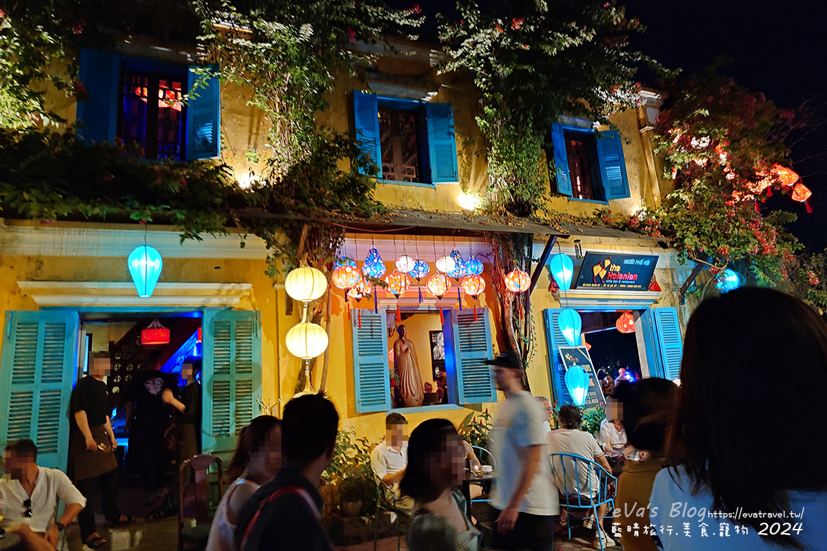 會安古鎮燈籠花海襯托的餐廳建築4