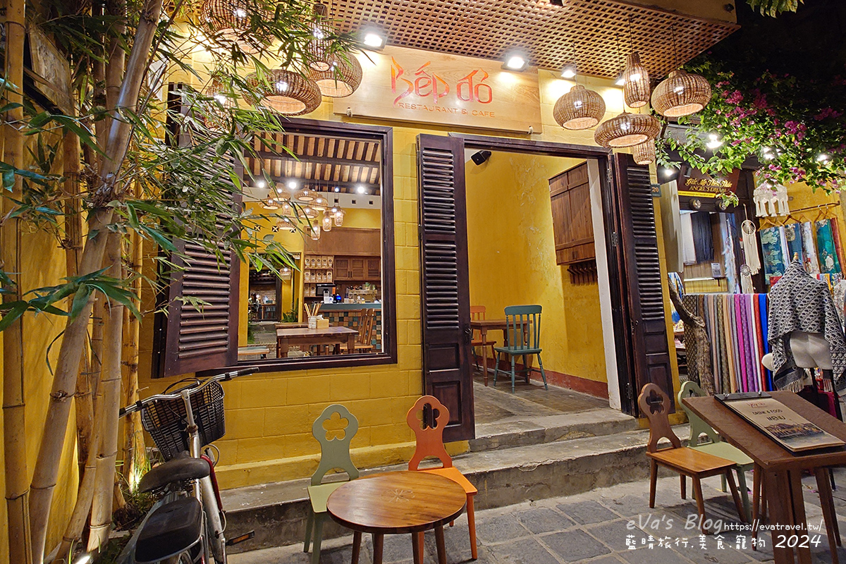 會安古鎮燈籠點綴的餐廳街景6