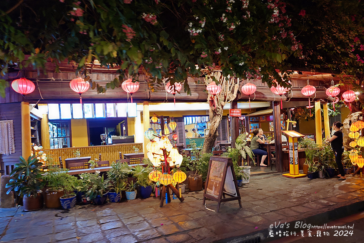 會安古鎮夜色下的燈籠餐廳街景7