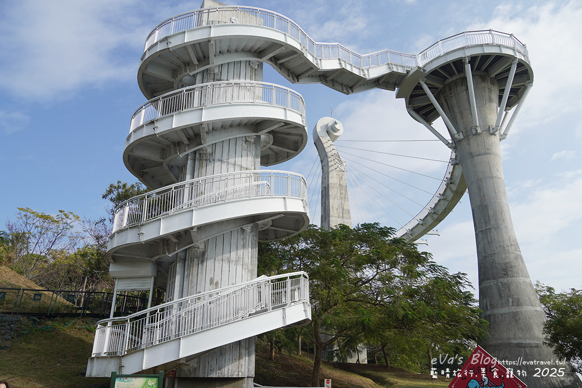 【高雄景點】崗山之眼|以音樂為靈感設計的天空步道,造型如小提琴頭遠眺高雄美景。114年2月10日起休園整建 - 第5張圖