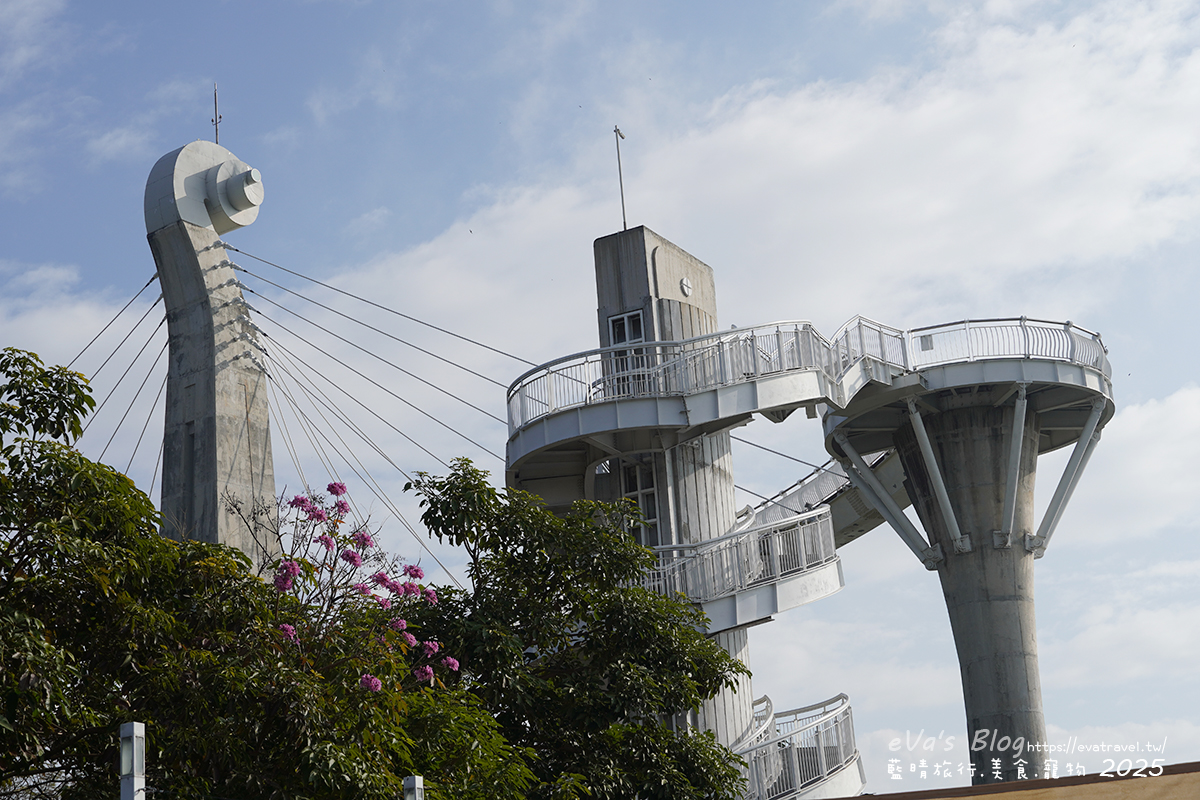 【高雄景點】崗山之眼|以音樂為靈感設計的天空步道,造型如小提琴頭遠眺高雄美景。114年2月10日起休園整建 - 第6張圖