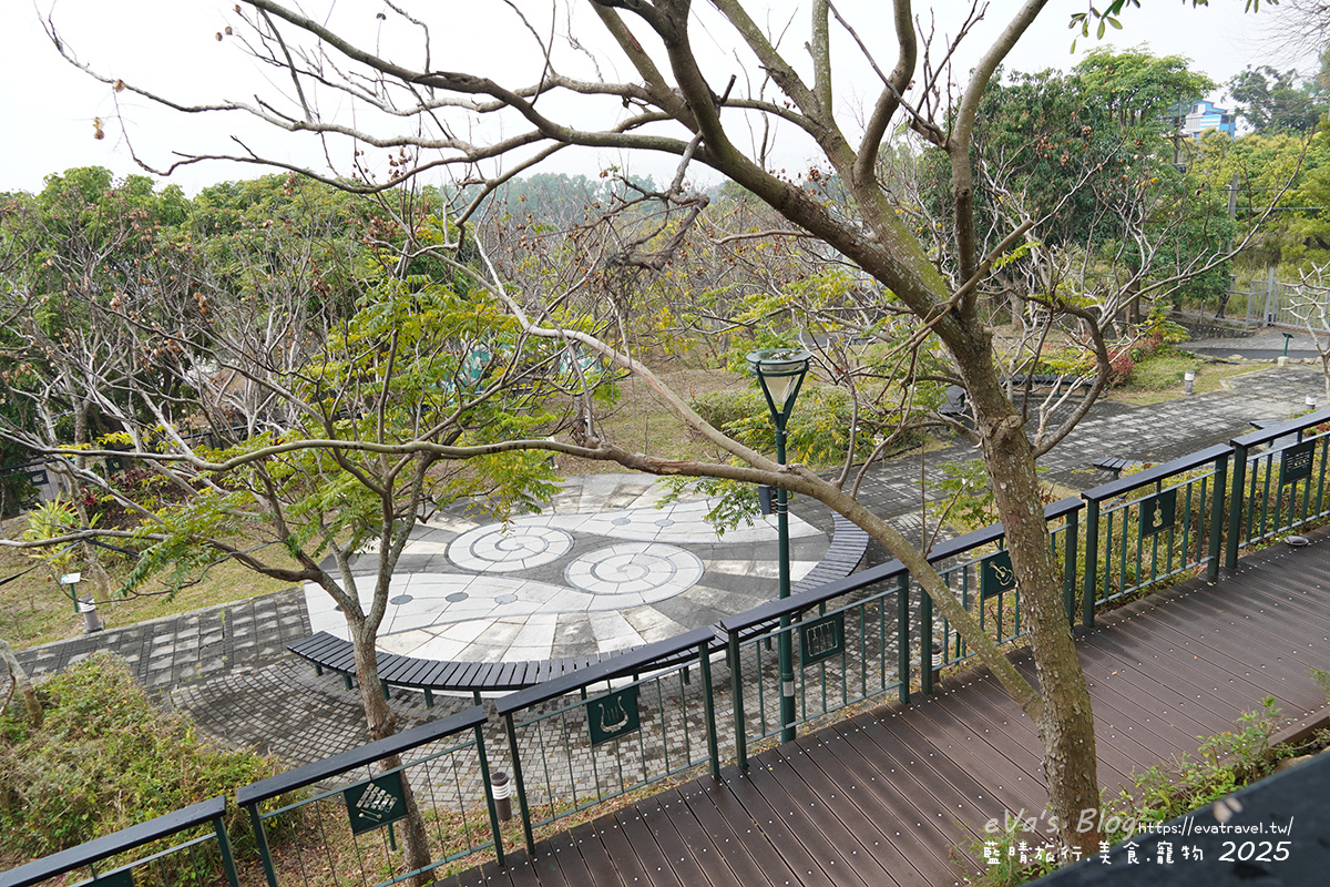 【高雄景點】崗山之眼|以音樂為靈感設計的天空步道,造型如小提琴頭遠眺高雄美景。114年2月10日起休園整建 - 第38張圖