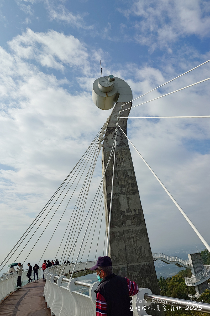 【高雄景點】崗山之眼|以音樂為靈感設計的天空步道,造型如小提琴頭遠眺高雄美景。114年2月10日起休園整建 - 第19張圖