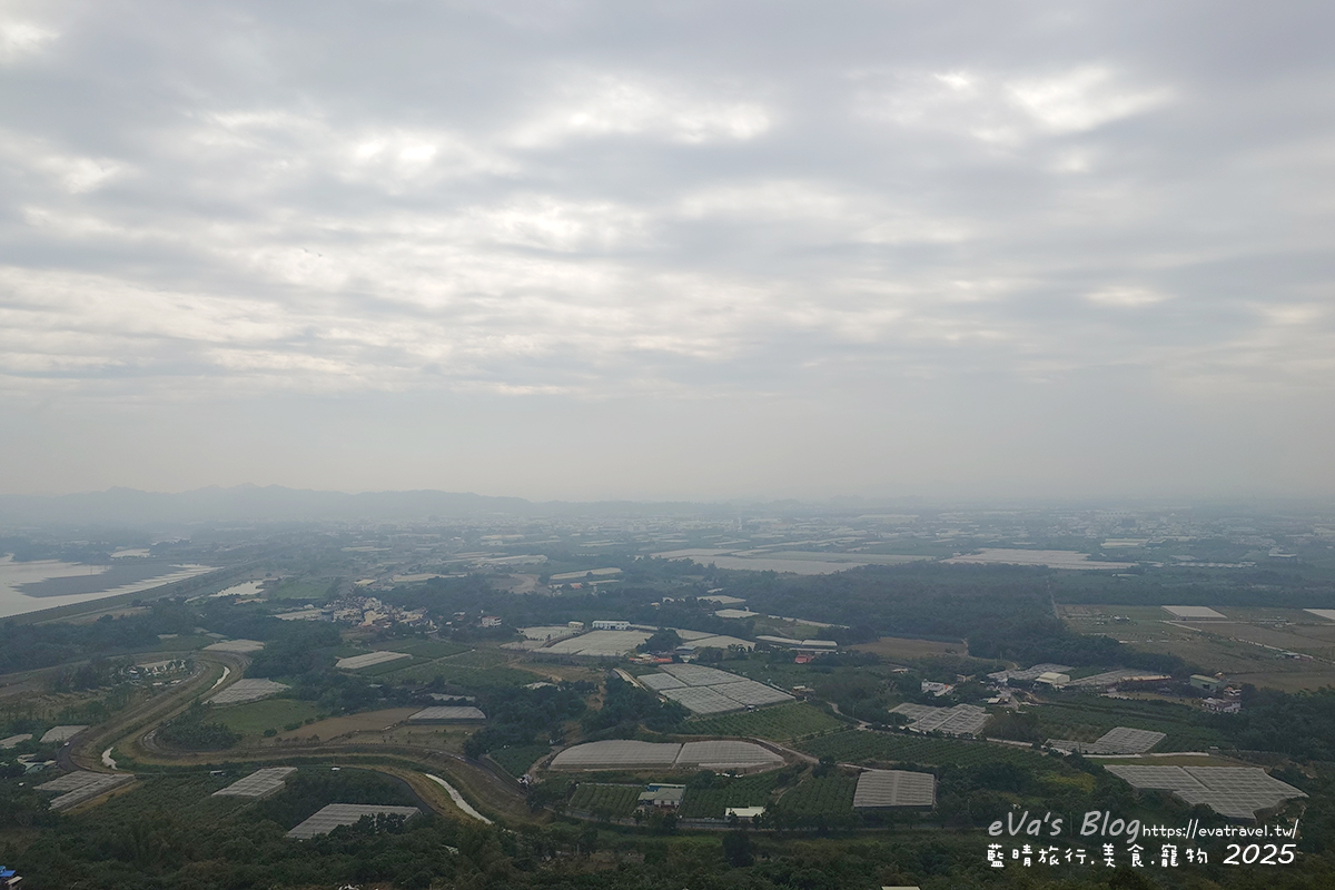 【高雄景點】崗山之眼|以音樂為靈感設計的天空步道,造型如小提琴頭遠眺高雄美景。114年2月10日起休園整建 - 第25張圖