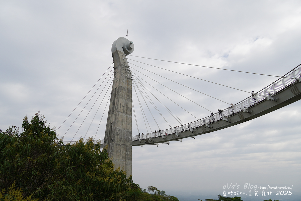 【高雄景點】崗山之眼|以音樂為靈感設計的天空步道,造型如小提琴頭遠眺高雄美景。114年2月10日起休園整建 - 第22張圖