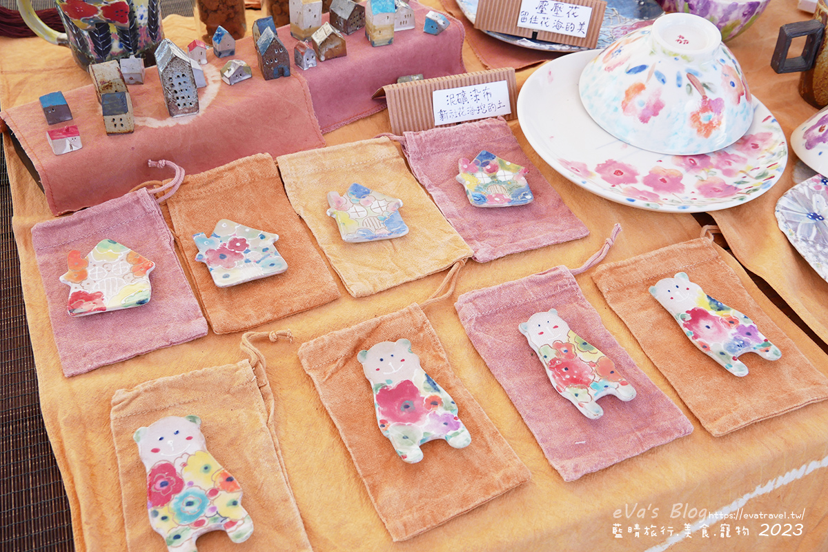 【台中景點】2023臺中國際花毯節x漂浮花都(展期11/11-12/3)(寵物友善景點),一起來尋找漂浮城堡徜徉在五顏六色繽紛花海世界,還有一大片有朝氣向日葵花海!。台中親子旅遊 - 第62張圖 【台中景點】2023臺中國際花毯節x漂浮花都(展期11/11-12/3)(寵物友善景點),一起來尋找漂浮城堡徜徉在五顏六色繽紛花海世界,還有一大片有朝氣向日葵花海!。台中親子旅遊