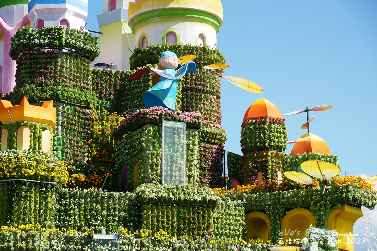 【台中景點】2023臺中國際花毯節x漂浮花都(展期11/11-12/3)(寵物友善景點),一起來尋找漂浮城堡徜徉在五顏六色繽紛花海世界,還有一大片有朝氣向日葵花海!。台中親子旅遊 - 第25張圖 【台中景點】2023臺中國際花毯節x漂浮花都(展期11/11-12/3)(寵物友善景點),一起來尋找漂浮城堡徜徉在五顏六色繽紛花海世界,還有一大片有朝氣向日葵花海!。台中親子旅遊