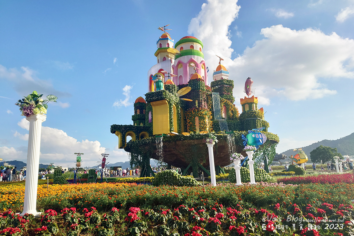 【台中景點】2023臺中國際花毯節x漂浮花都(展期11/11-12/3)(寵物友善景點),一起來尋找漂浮城堡徜徉在五顏六色繽紛花海世界,還有一大片有朝氣向日葵花海!。台中親子旅遊 - 第26張圖 【台中景點】2023臺中國際花毯節x漂浮花都(展期11/11-12/3)(寵物友善景點),一起來尋找漂浮城堡徜徉在五顏六色繽紛花海世界,還有一大片有朝氣向日葵花海!。台中親子旅遊
