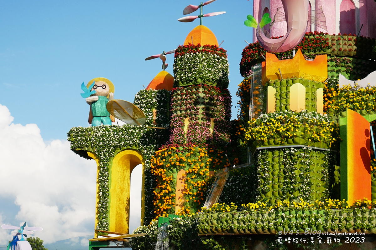【台中景點】2023臺中國際花毯節x漂浮花都(展期11/11-12/3)(寵物友善景點),一起來尋找漂浮城堡徜徉在五顏六色繽紛花海世界,還有一大片有朝氣向日葵花海!。台中親子旅遊 - 第34張圖 【台中景點】2023臺中國際花毯節x漂浮花都(展期11/11-12/3)(寵物友善景點),一起來尋找漂浮城堡徜徉在五顏六色繽紛花海世界,還有一大片有朝氣向日葵花海!。台中親子旅遊