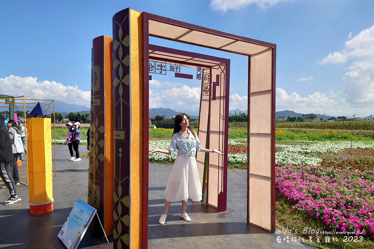 20241125-820l5 【台中景點】2023臺中國際花毯節x漂浮花都(展期11/11-12/3)(寵物友善景點),一起來尋找漂浮城堡徜徉在五顏六色繽紛花海世界,還有一大片有朝氣向日葵花海!。台中親子旅遊