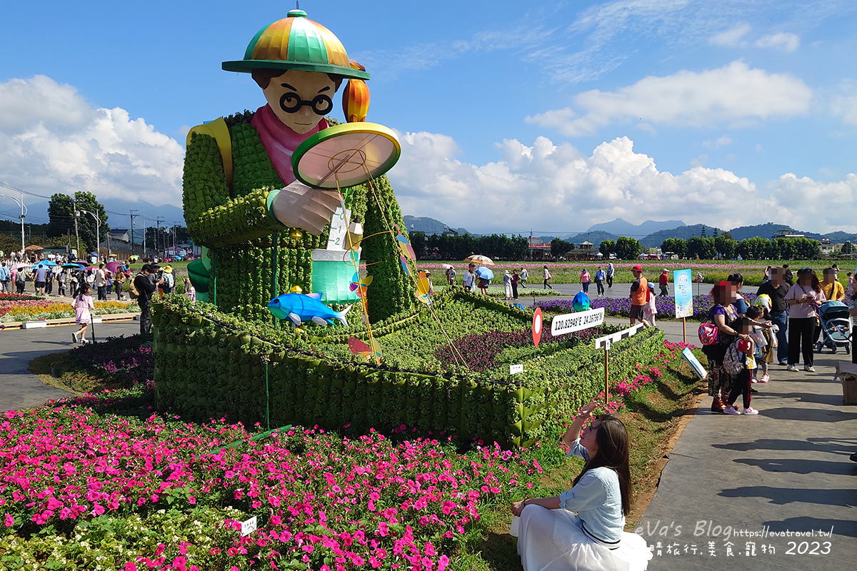 20241125-p5q7i 【台中景點】2023臺中國際花毯節x漂浮花都(展期11/11-12/3)(寵物友善景點),一起來尋找漂浮城堡徜徉在五顏六色繽紛花海世界,還有一大片有朝氣向日葵花海!。台中親子旅遊