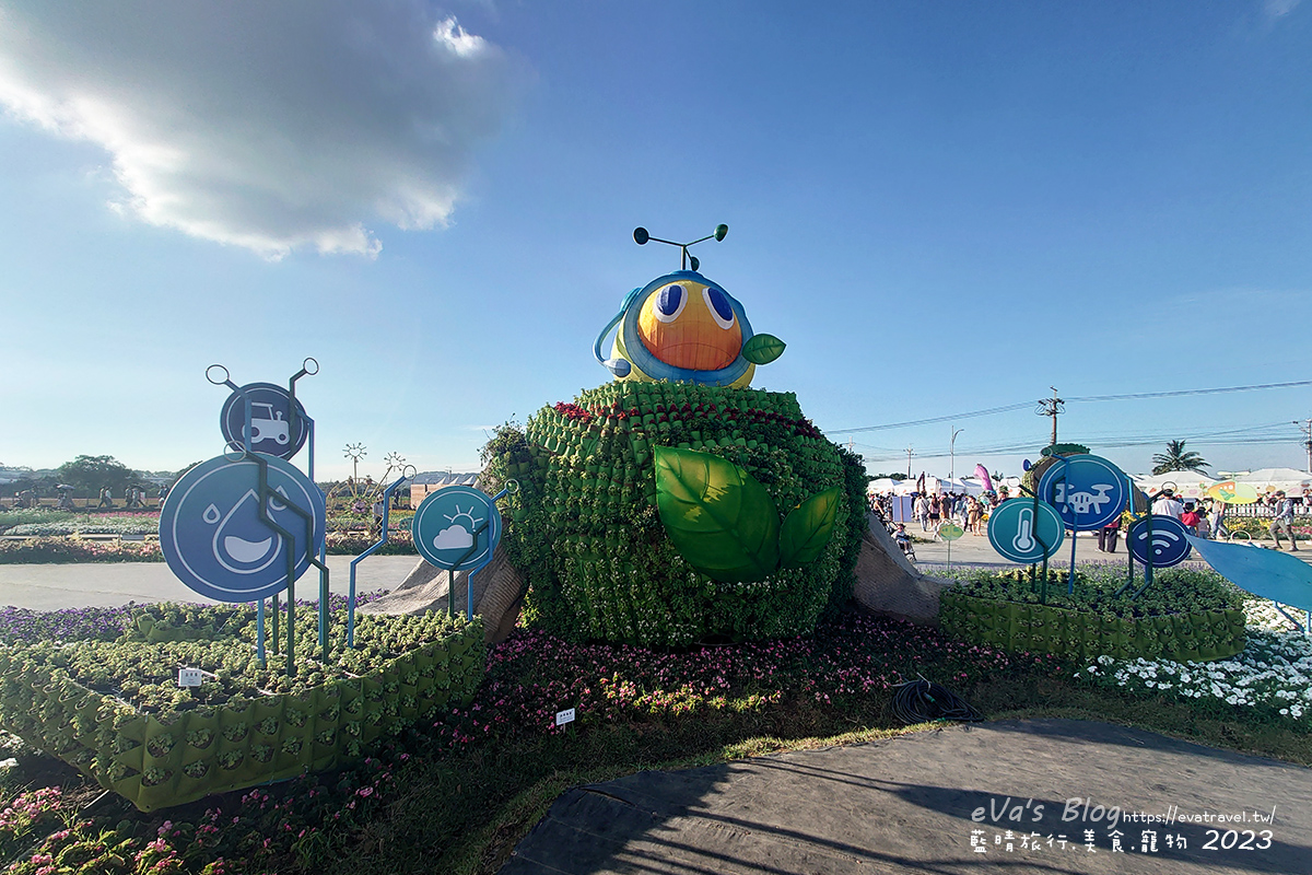 20241125-4x0s4 【台中景點】2023臺中國際花毯節x漂浮花都(展期11/11-12/3)(寵物友善景點),一起來尋找漂浮城堡徜徉在五顏六色繽紛花海世界,還有一大片有朝氣向日葵花海!。台中親子旅遊