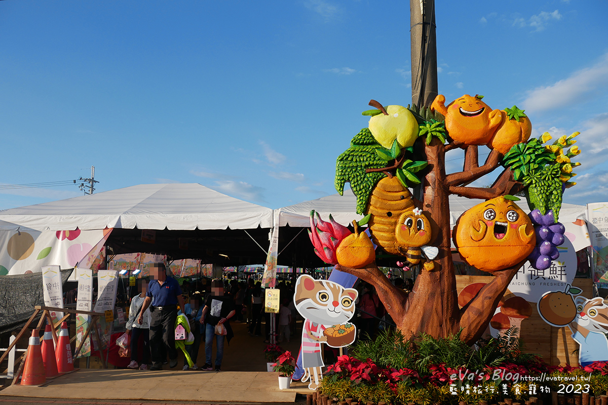 【台中景點】2023臺中國際花毯節x漂浮花都(展期11/11-12/3)(寵物友善景點),一起來尋找漂浮城堡徜徉在五顏六色繽紛花海世界,還有一大片有朝氣向日葵花海!。台中親子旅遊 - 第142張圖 【台中景點】2023臺中國際花毯節x漂浮花都(展期11/11-12/3)(寵物友善景點),一起來尋找漂浮城堡徜徉在五顏六色繽紛花海世界,還有一大片有朝氣向日葵花海!。台中親子旅遊