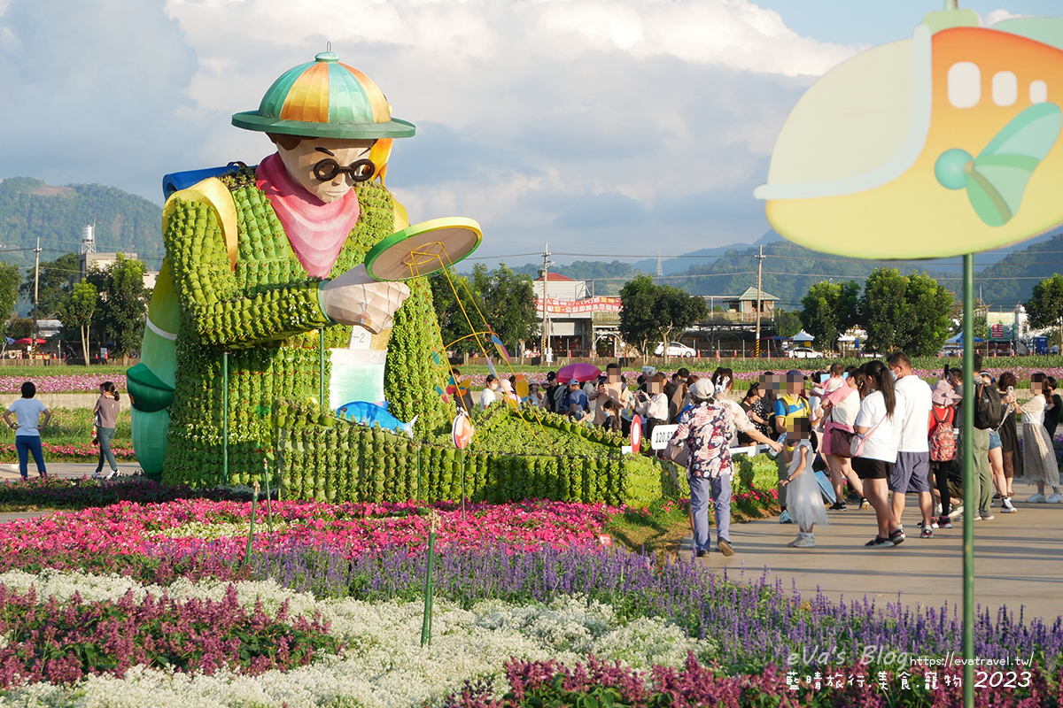 20241125-bxc47 【台中景點】2023臺中國際花毯節x漂浮花都(展期11/11-12/3)(寵物友善景點),一起來尋找漂浮城堡徜徉在五顏六色繽紛花海世界,還有一大片有朝氣向日葵花海!。台中親子旅遊