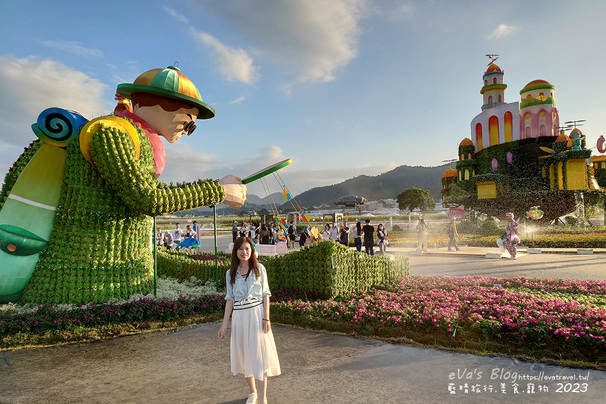 20241125-rpkhz 【台中景點】2023臺中國際花毯節x漂浮花都(展期11/11-12/3)(寵物友善景點),一起來尋找漂浮城堡徜徉在五顏六色繽紛花海世界,還有一大片有朝氣向日葵花海!。台中親子旅遊