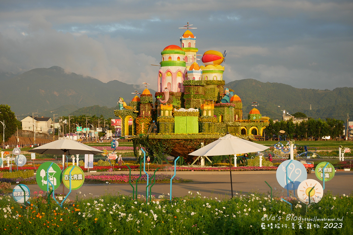 20241125-me8w8 【台中景點】2023臺中國際花毯節x漂浮花都(展期11/11-12/3)(寵物友善景點),一起來尋找漂浮城堡徜徉在五顏六色繽紛花海世界,還有一大片有朝氣向日葵花海!。台中親子旅遊