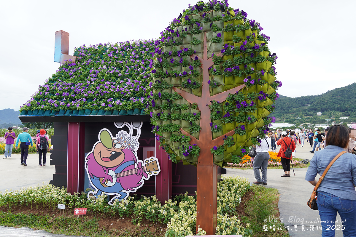 【台中景點】2025臺中國際花毯節|花城任務 × 飛天小女警(展期11/08–11/30,寵物友善)漸層花海打造繽紛色彩世界。台中親子旅遊 - 第71張圖