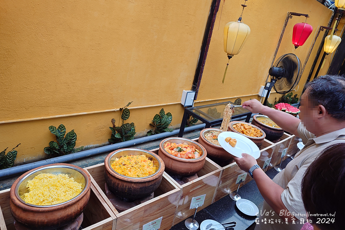 【越南旅遊】Otta Cuisine 奧塔料理餐廳|越南傳統陶甕料理體驗,自助式晚餐必吃在地美食推薦。越南會安古鎮美食 - 第19張圖 Otta Cuisine 奧塔料理 自助式晚餐 陶甕料理全掀蓋展示