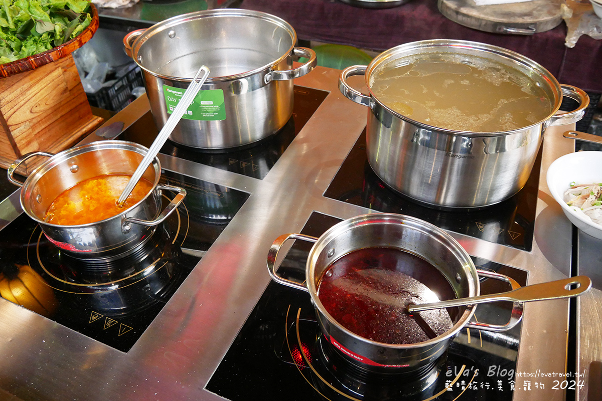 【越南旅遊】Otta Cuisine 奧塔料理餐廳|越南傳統陶甕料理體驗,自助式晚餐必吃在地美食推薦。越南會安古鎮美食 - 第33張圖 越南河粉湯頭選擇 原味 辣味 蕃茄蛋風味