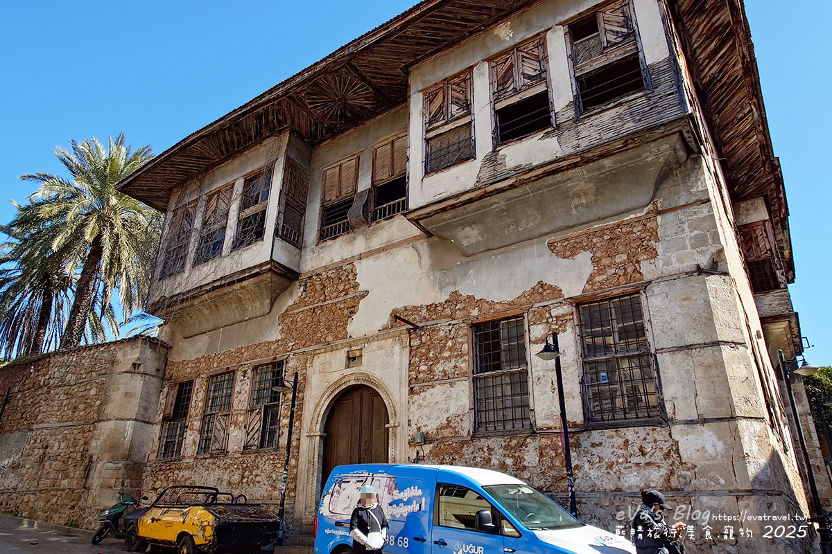【土耳其蜜月旅遊】Antalya 安塔利亞|羅馬海港、卡雷奇歷史街區(老城區)、哈德良門與鐘樓,從古代延續至今的重要港口城市。土耳其景點 - 第23張圖 卡雷奇歷史街區鄂圖曼式傳統房屋,石砌底層與向外突出的木造結構