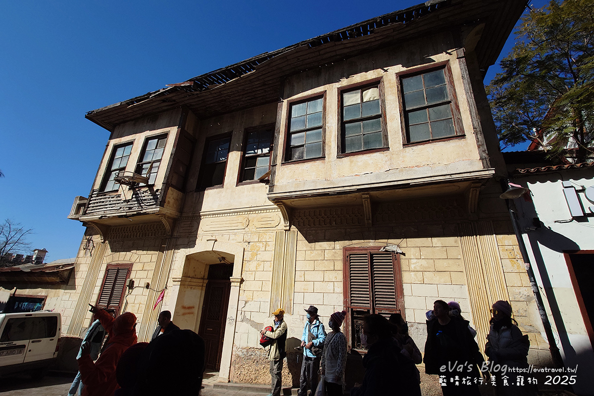 【土耳其蜜月旅遊】Antalya 安塔利亞|羅馬海港、卡雷奇歷史街區(老城區)、哈德良門與鐘樓,從古代延續至今的重要港口城市。土耳其景點 - 第24張圖 卡雷奇歷史街區另一棟鄂圖曼式傳統建築,呈現老城典型住宅樣貌