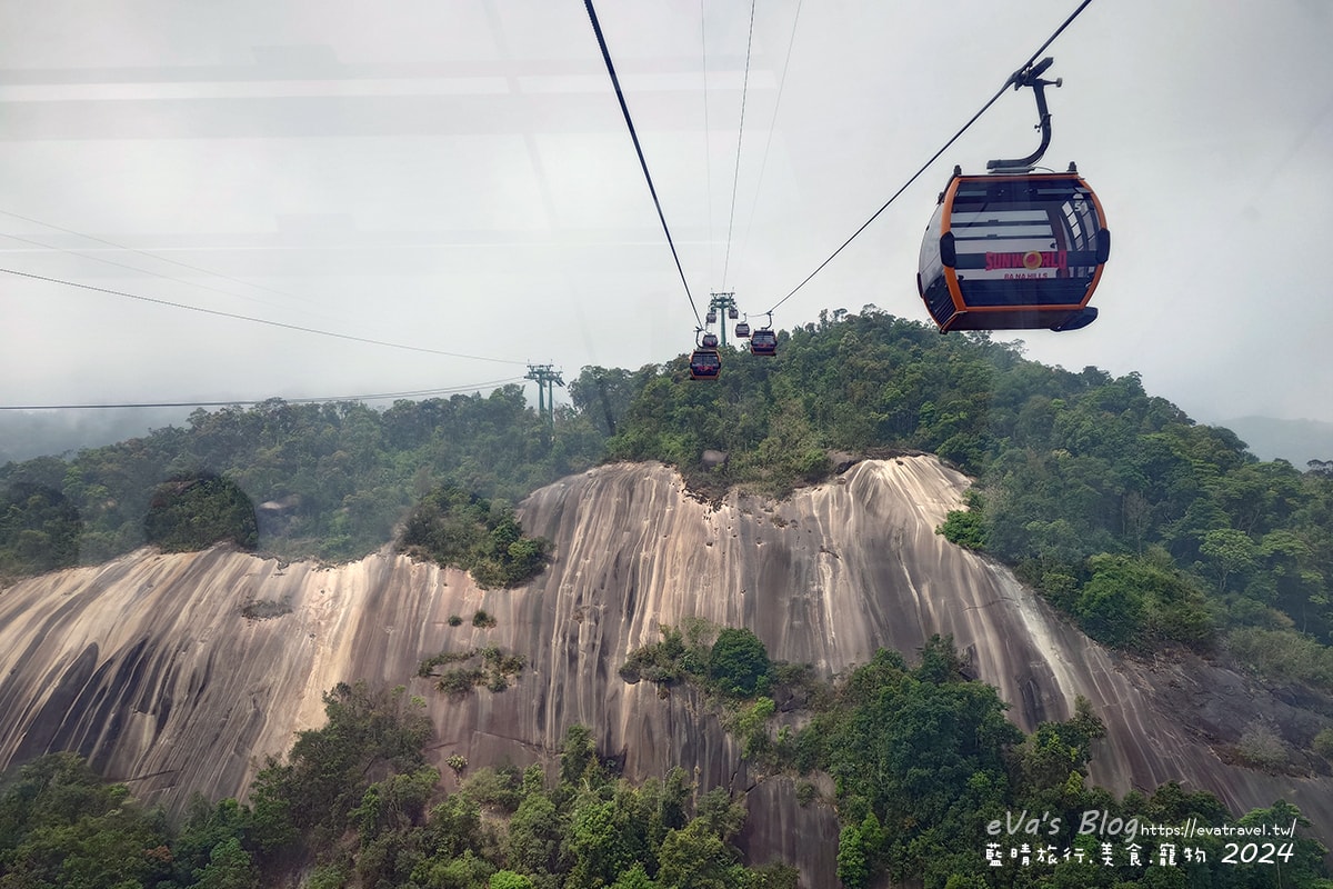 【越南旅遊】巴拿山 Ba Na Hills|法國村、黃金佛手橋、世界最長纜車,一座建在雲霧之上的空中樂園。越南景點 - 第13張圖 纜車沿途欣賞巴拿山山壁與雲霧景色