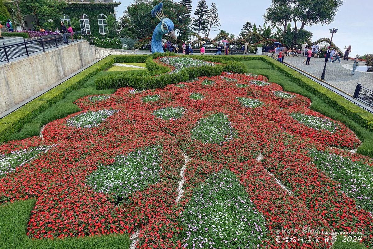 【越南旅遊】巴拿山 Ba Na Hills|法國村、黃金佛手橋、世界最長纜車,一座建在雲霧之上的空中樂園。越南景點 - 第44張圖 從另一端拍攝巴拿山伊甸花園孔雀雕塑全景