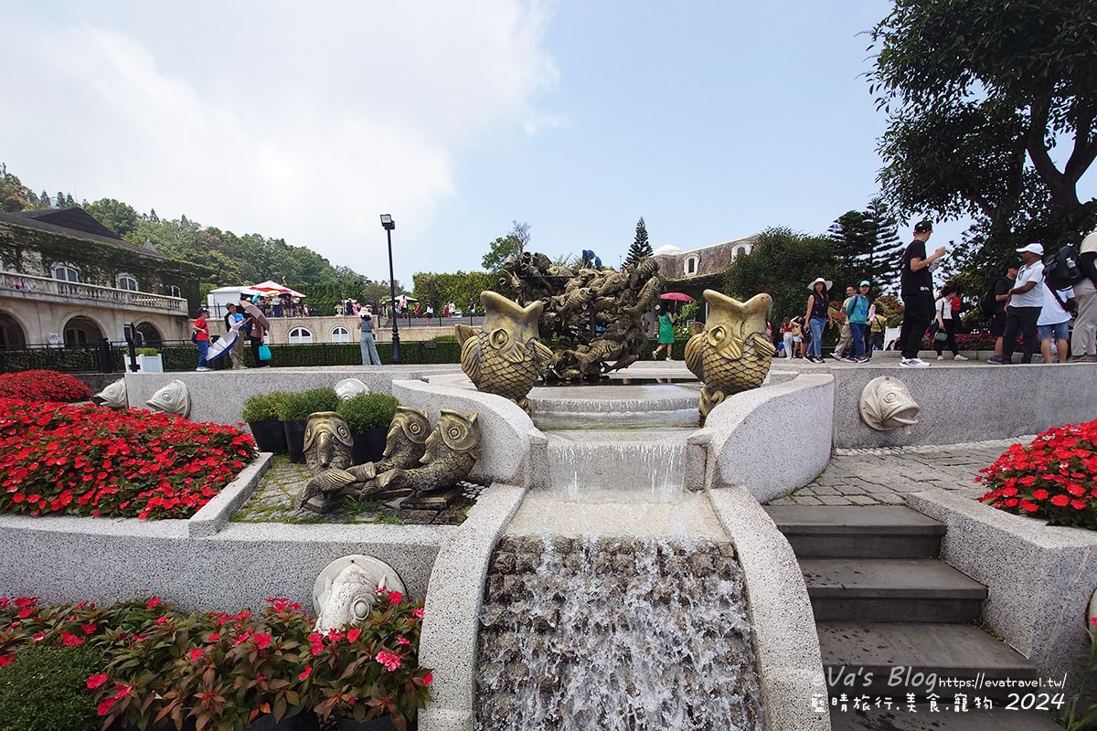 【越南旅遊】巴拿山 Ba Na Hills|法國村、黃金佛手橋、世界最長纜車,一座建在雲霧之上的空中樂園。越南景點 - 第45張圖 巴拿山愛情花園貓頭鷹與魚噴泉景觀