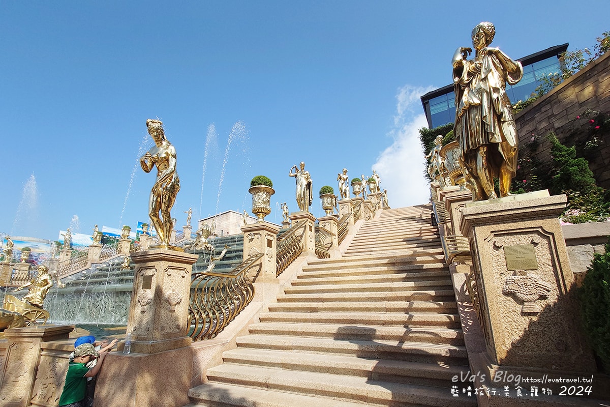 【越南旅遊】巴拿山 Ba Na Hills|法國村、黃金佛手橋、世界最長纜車,一座建在雲霧之上的空中樂園。越南景點 - 第117張圖 【越南旅遊】巴拿山 Ba Na Hills|法國村、黃金佛手橋、世界最長纜車,一座建在雲霧之上的空中樂園。越南景點