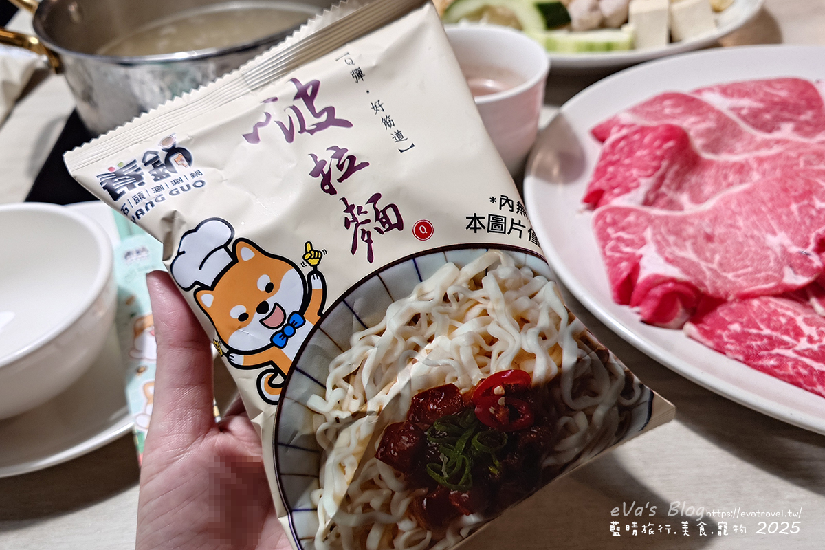 【台中火鍋】養鍋石頭涮涮鍋 南屯黎明店｜湯底選擇多樣、自助吧食材豐富、必吃阿嬤ㄟ古早雞。台中寵物友善餐廳